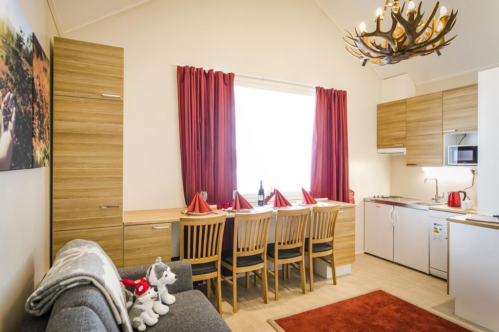 Santa Claus Holiday Village Rovaniemi Extérieur photo